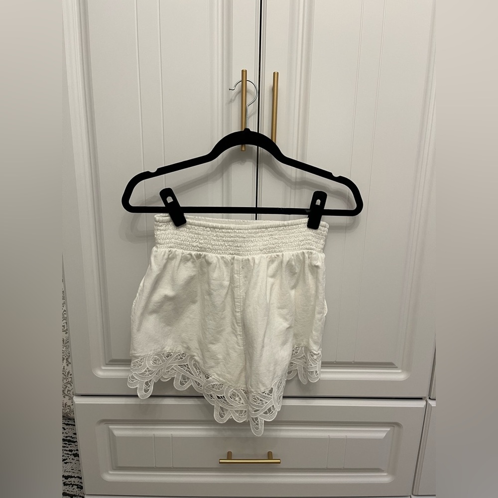 American eagle white flowy shorts size xs